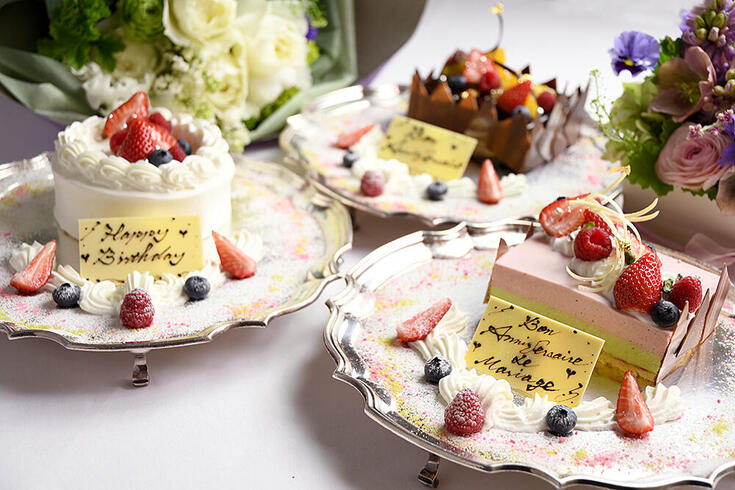 パティシエ特製ホールケーキ　
～メッセージを添えて～　