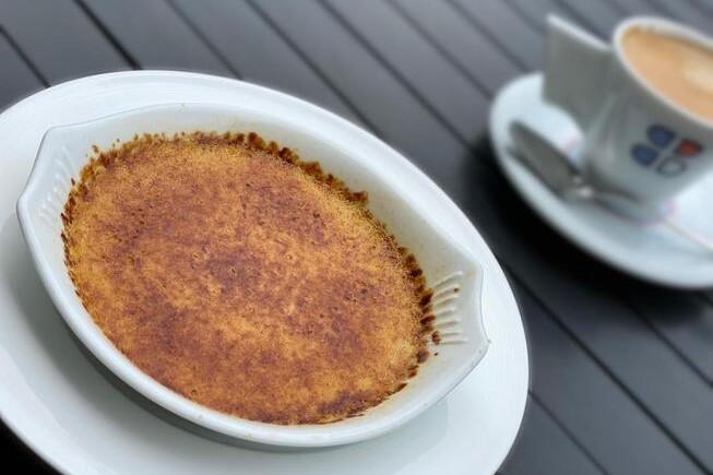 Signature Dessert
“ムッシュ ポール・ボキューズ”のクレーム・ブリュレ 